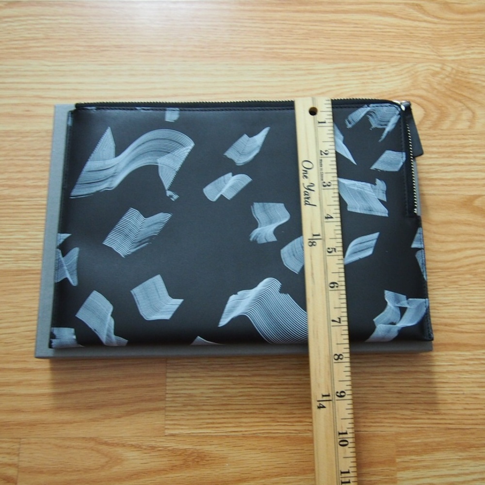 * Everlane Leather Pouch - Picture 5 of 6
